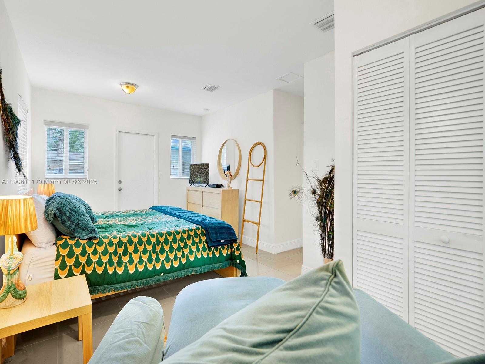 Small Image of 3547 WILLIAM AVE, Miami Number 40