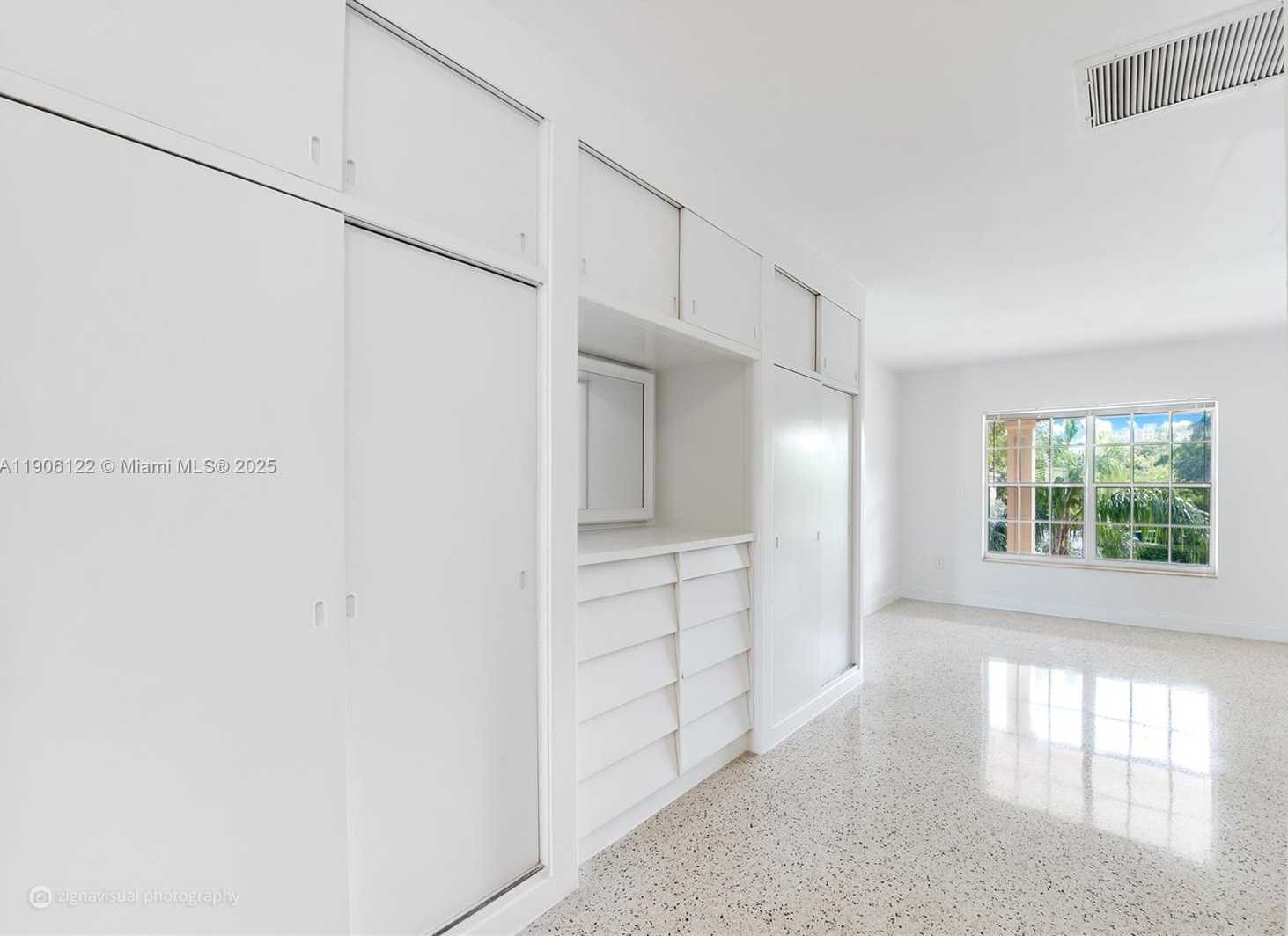 Small Image of 33 SALAMANCA AVE #2FL, Coral Gables Number 2