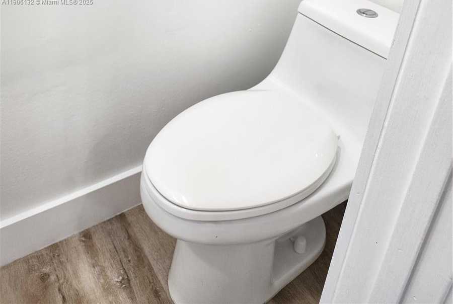 Small Image of Hialeah Number 11