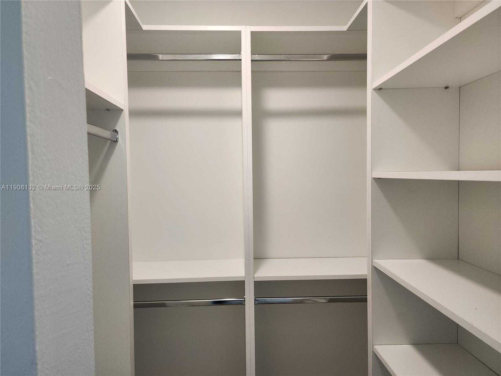 Small Image of Hialeah Number 17