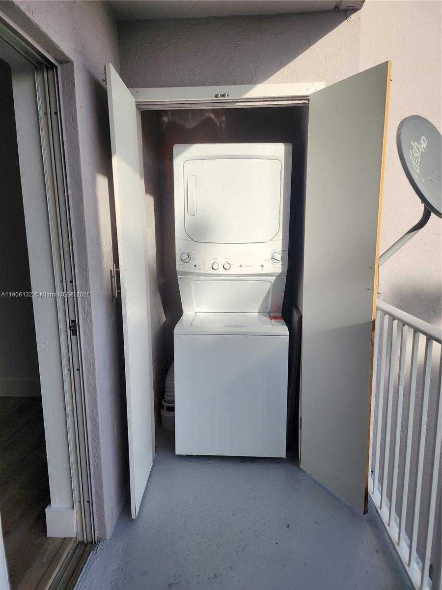 Small Image of Hialeah Number 27