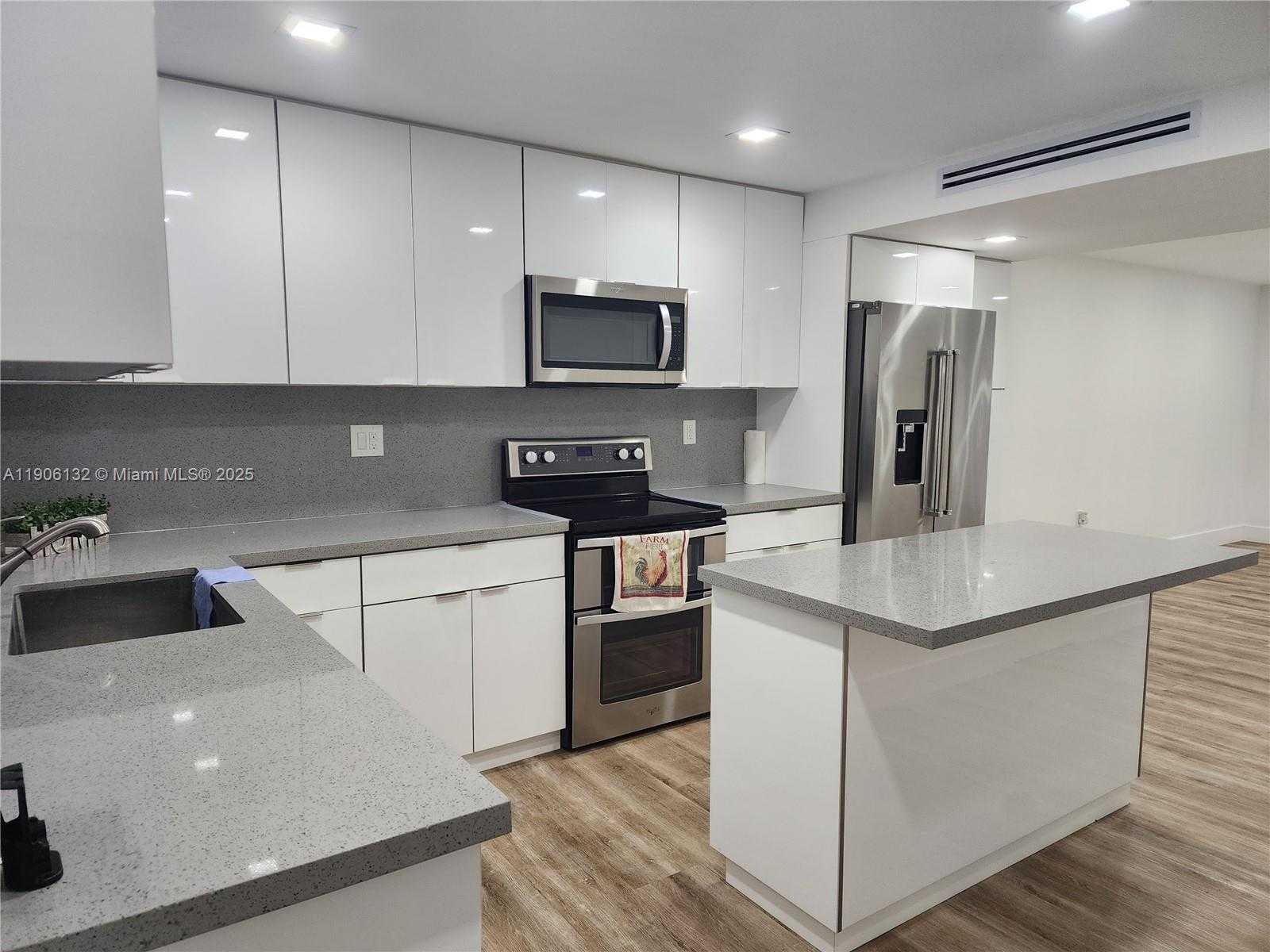 Small Image of Hialeah Number 5