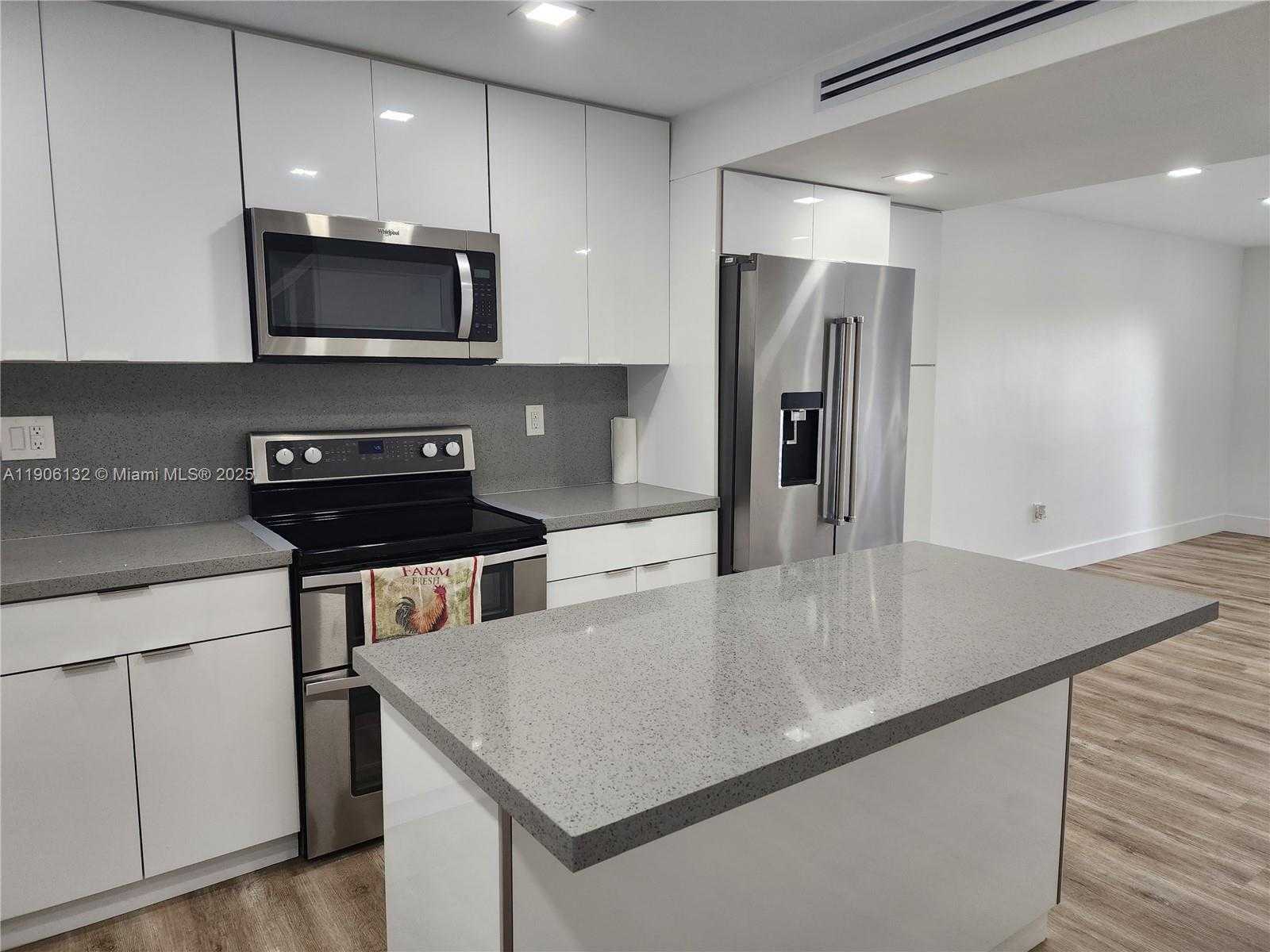 Small Image of Hialeah Number 6