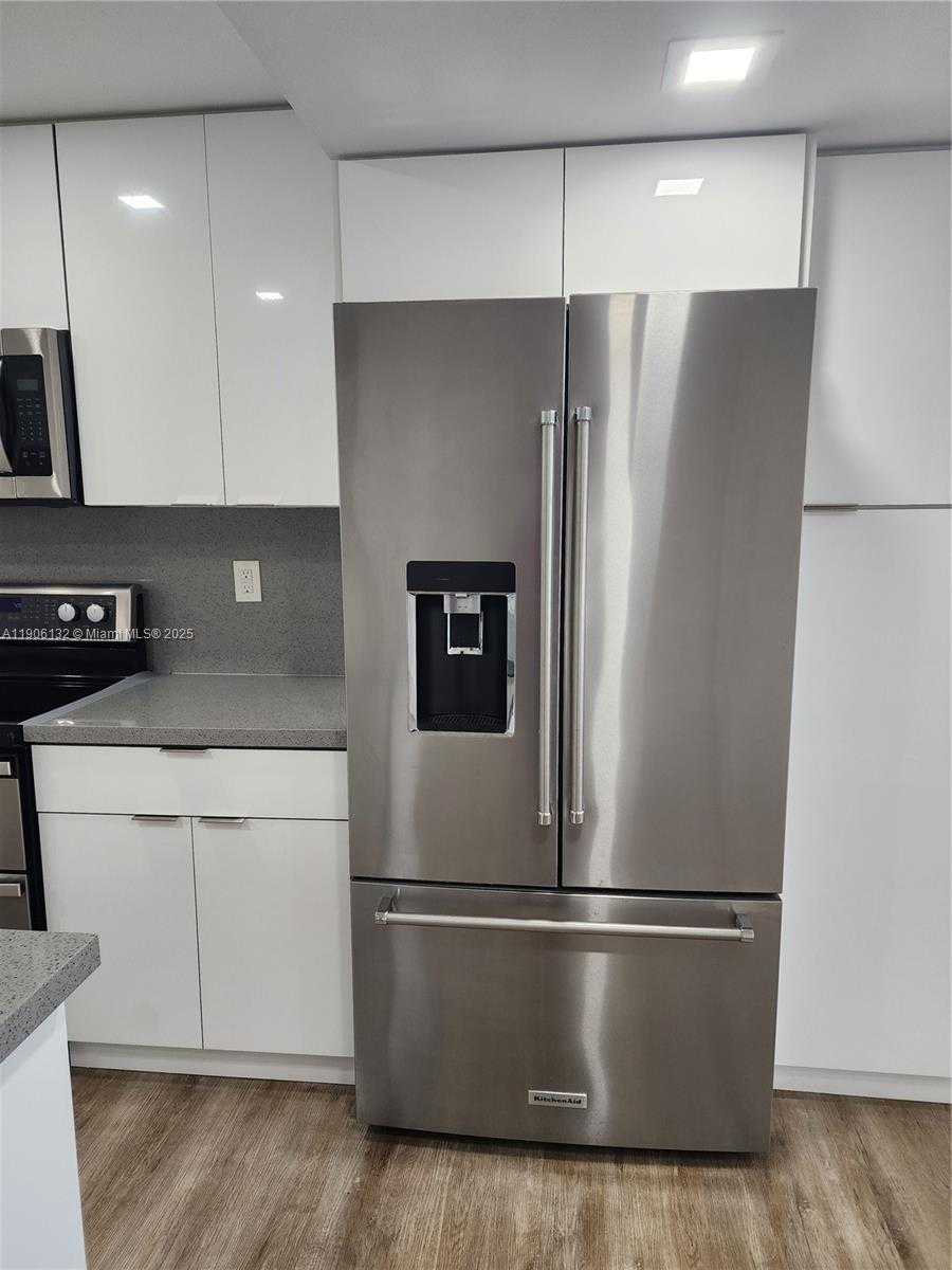 Small Image of Hialeah Number 7