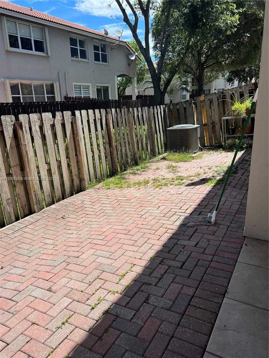 Small Image of 11521 NORTH WEST 79TH LN #11521, Doral Number 13