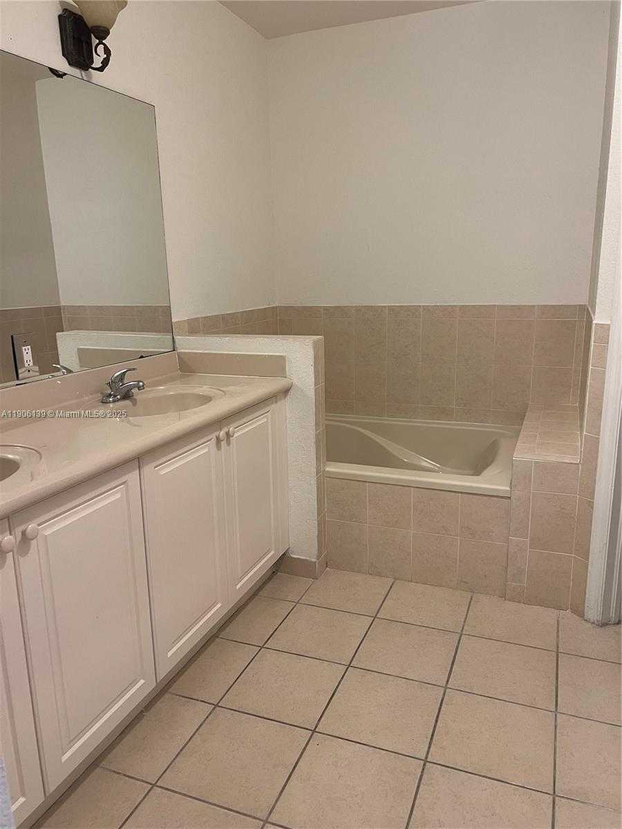 Small Image of 11521 NORTH WEST 79TH LN #11521, Doral Number 9