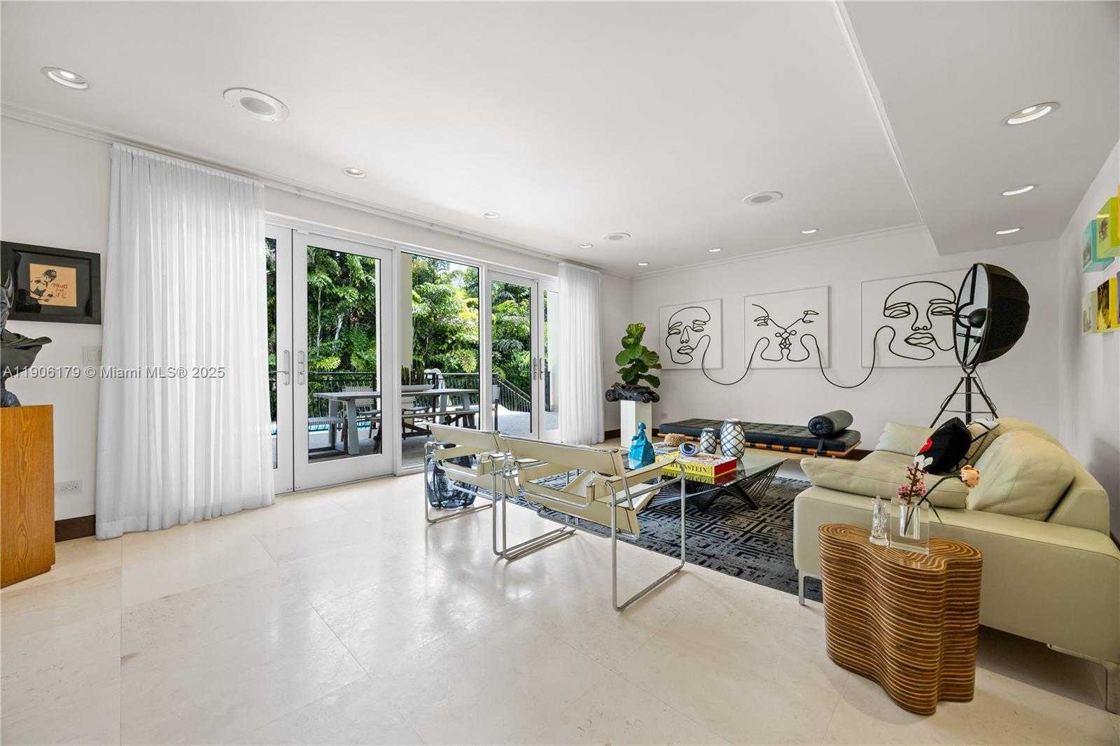 Small Image of 7141 EAST LAGO DR, Coral Gables Number 11