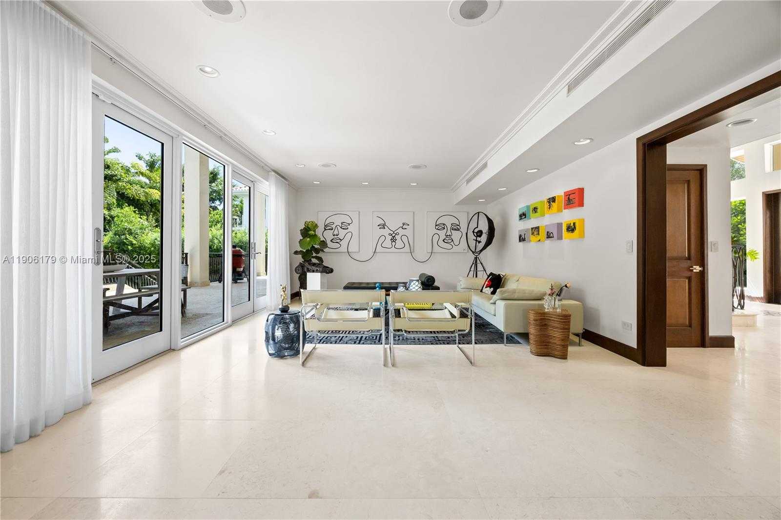 Small Image of 7141 EAST LAGO DR, Coral Gables Number 12