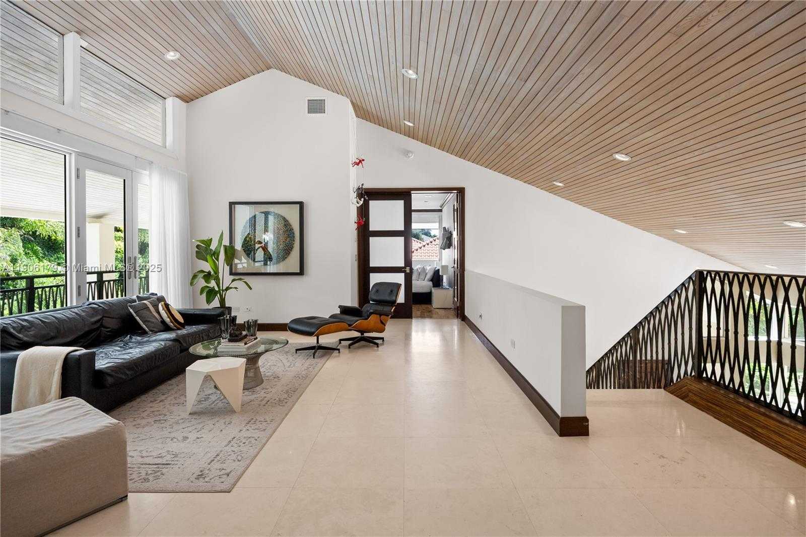 Small Image of 7141 EAST LAGO DR, Coral Gables Number 14