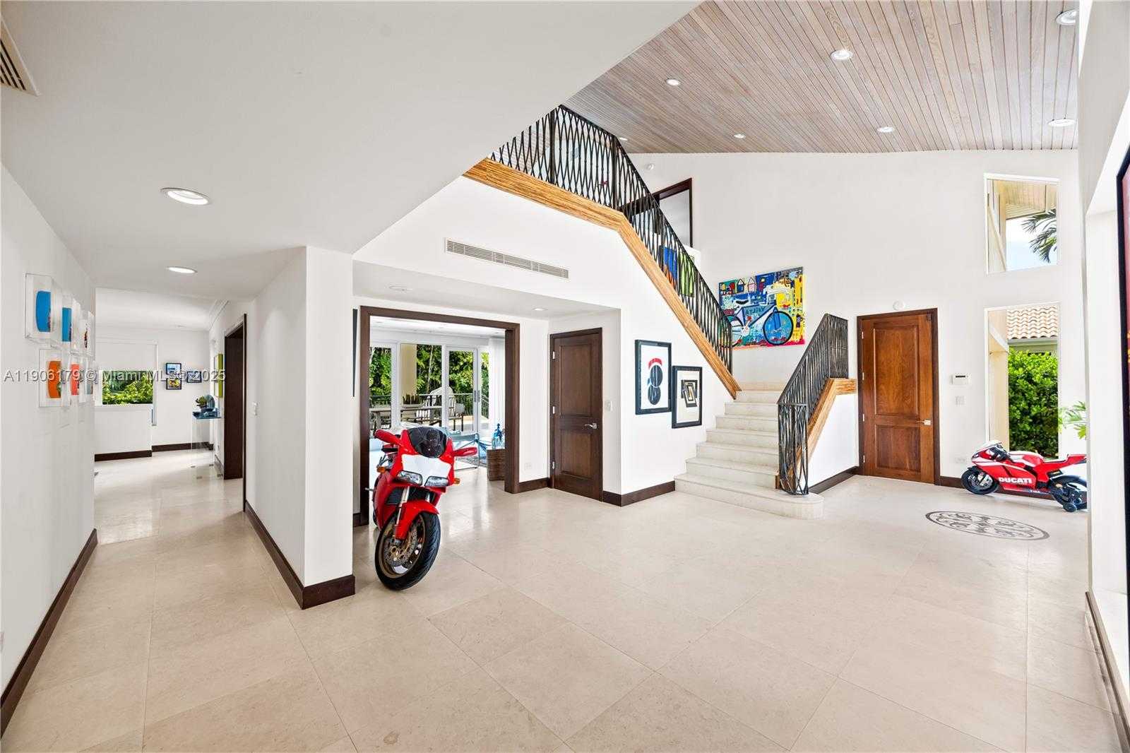 Small Image of 7141 EAST LAGO DR, Coral Gables Number 4