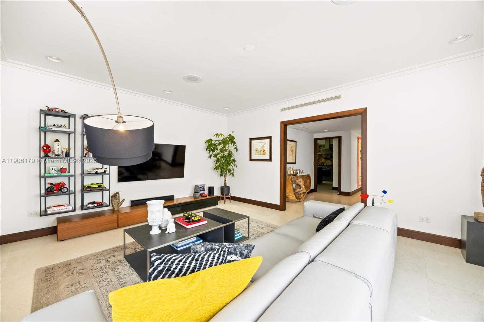 Small Image of 7141 EAST LAGO DR, Coral Gables Number 9