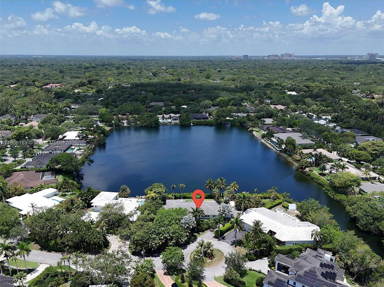 Small Image of 415 ROVINO AVE, Coral Gables Number 14