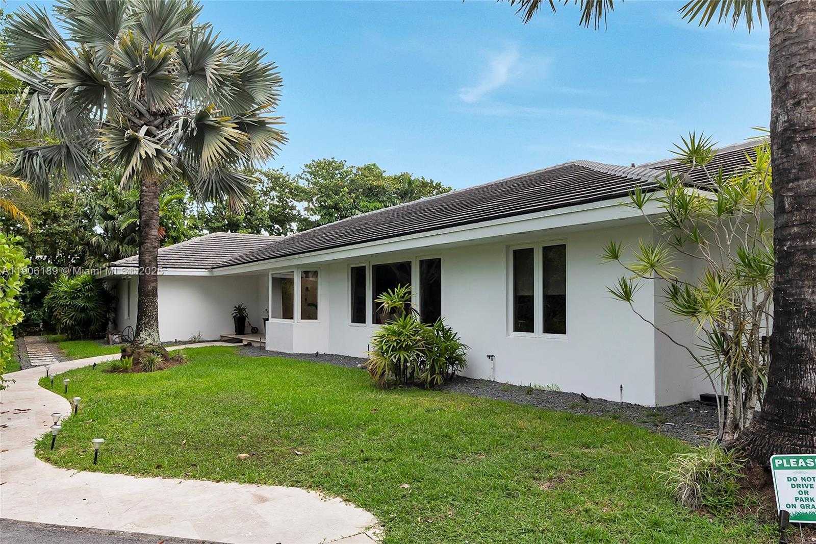 Small Image of 415 ROVINO AVE, Coral Gables Number 15