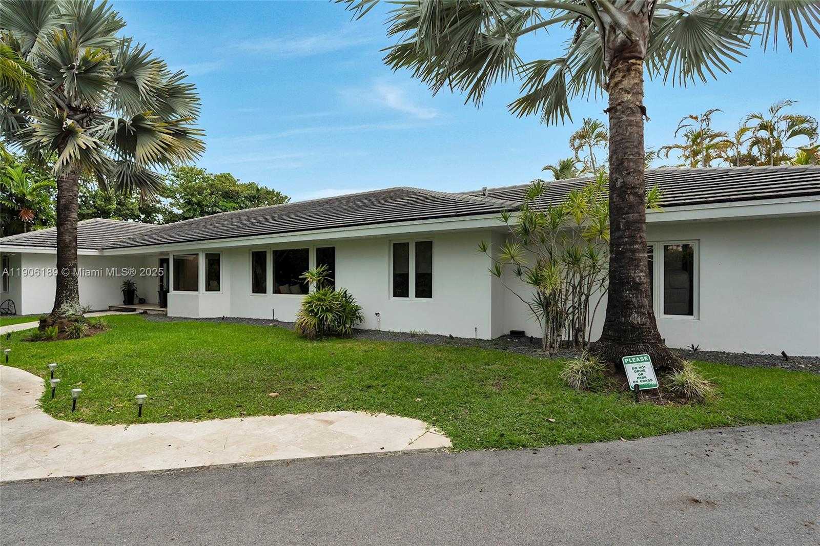 Small Image of 415 ROVINO AVE, Coral Gables Number 16