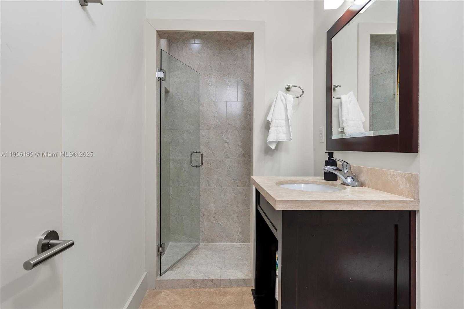 Small Image of 415 ROVINO AVE, Coral Gables Number 22