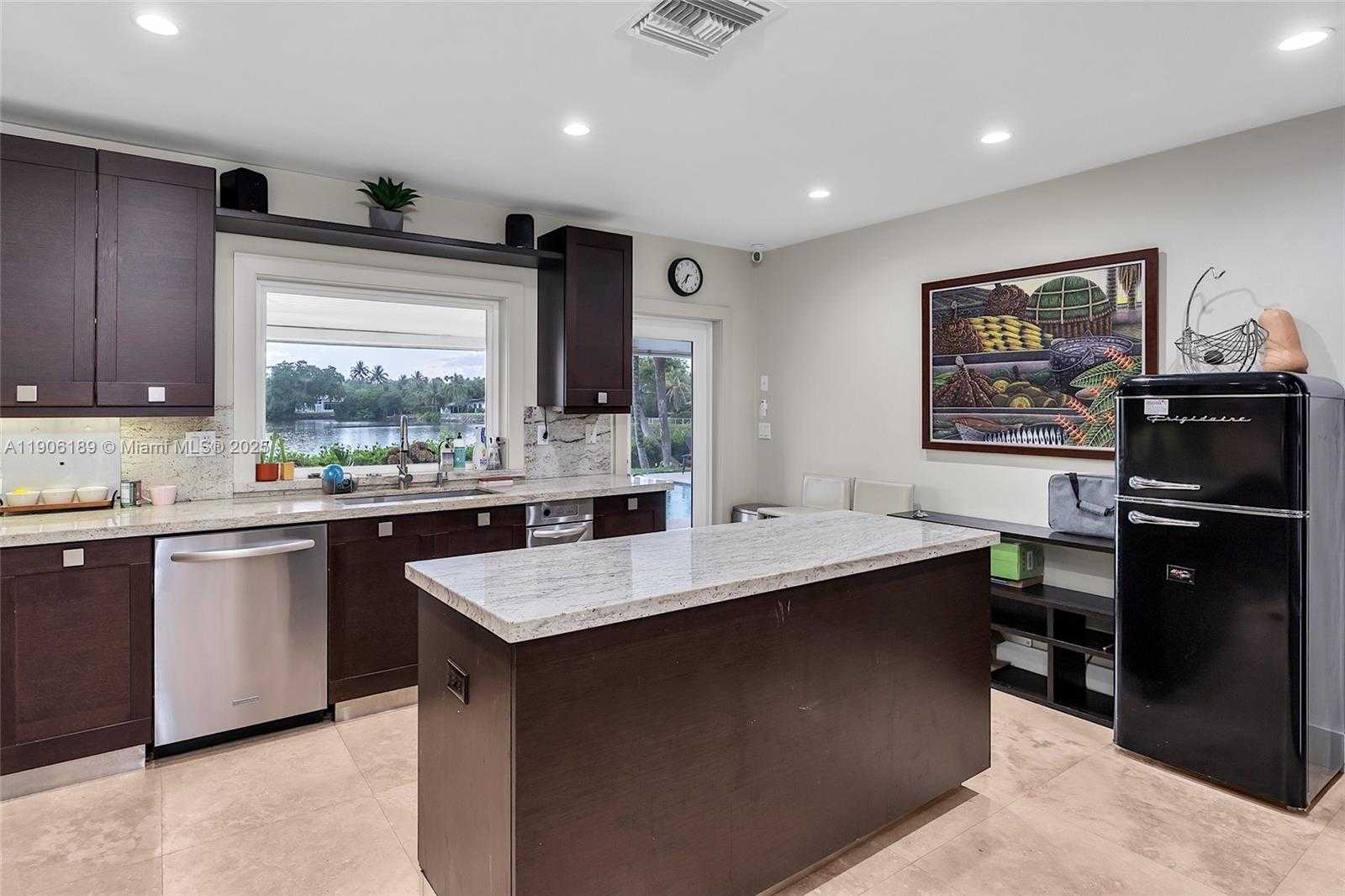 Small Image of 415 ROVINO AVE, Coral Gables Number 27