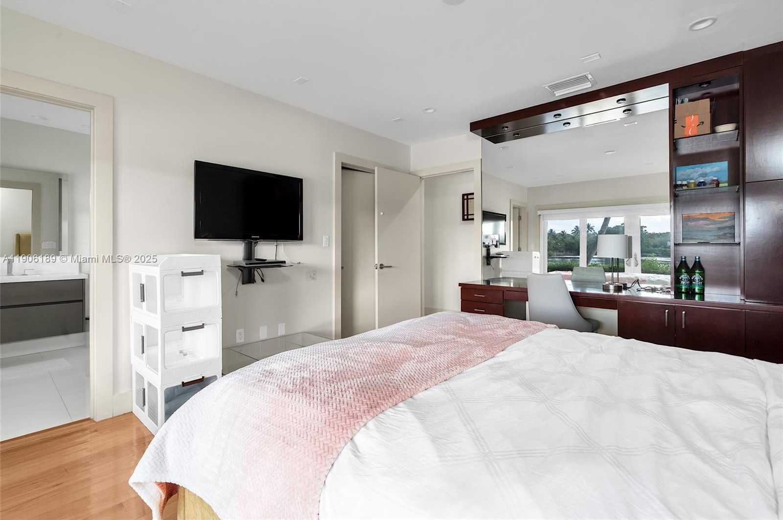 Small Image of 415 ROVINO AVE, Coral Gables Number 32