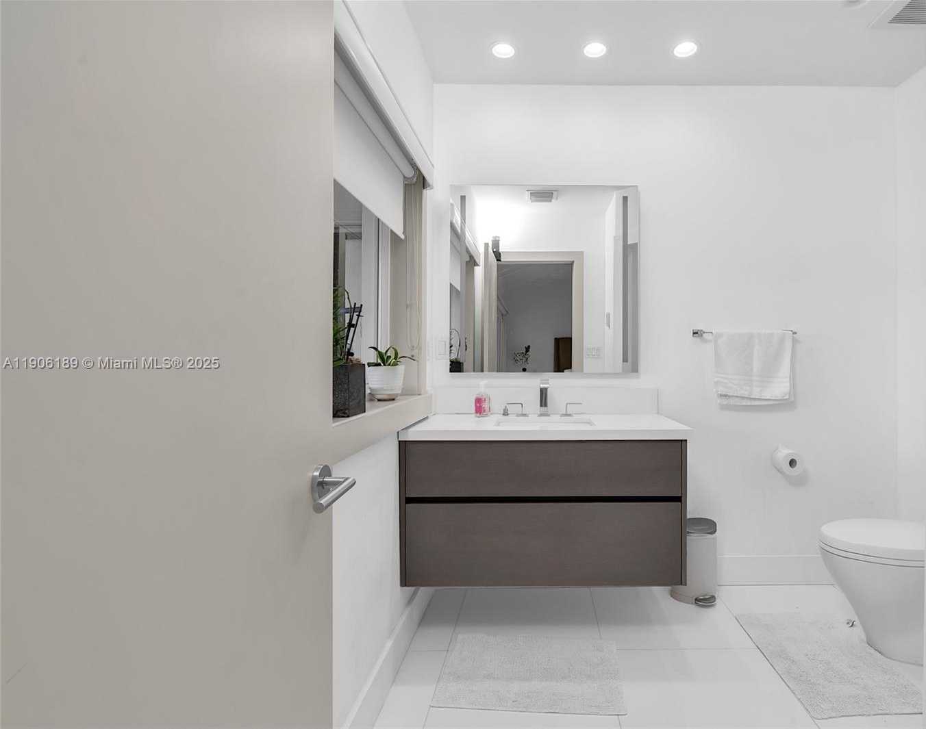 Small Image of 415 ROVINO AVE, Coral Gables Number 33