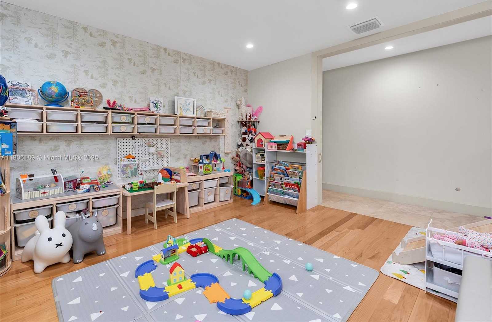 Small Image of 415 ROVINO AVE, Coral Gables Number 38