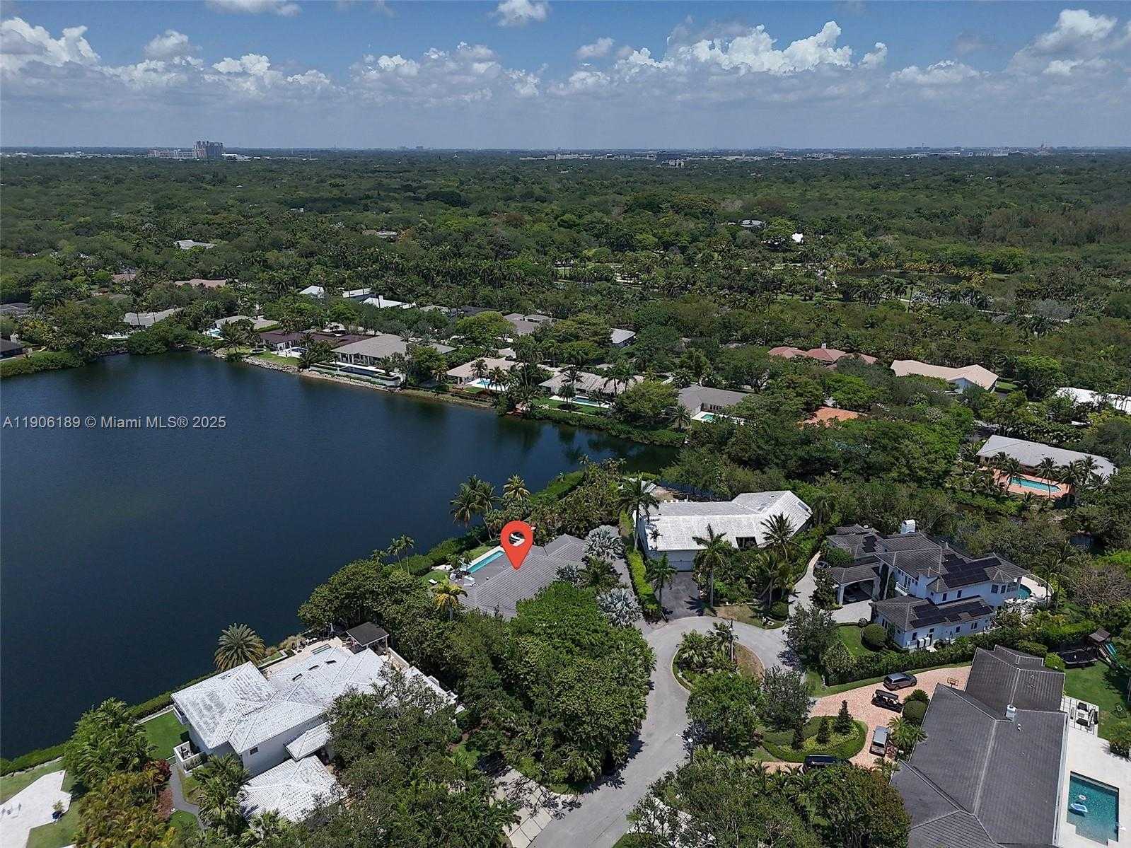 Small Image of 415 ROVINO AVE, Coral Gables Number 4