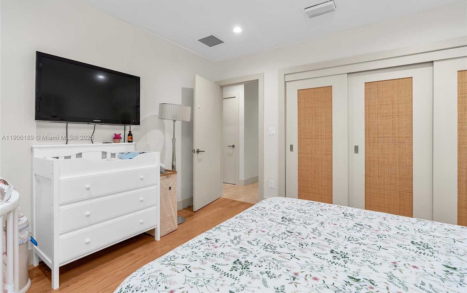 Small Image of 415 ROVINO AVE, Coral Gables Number 43