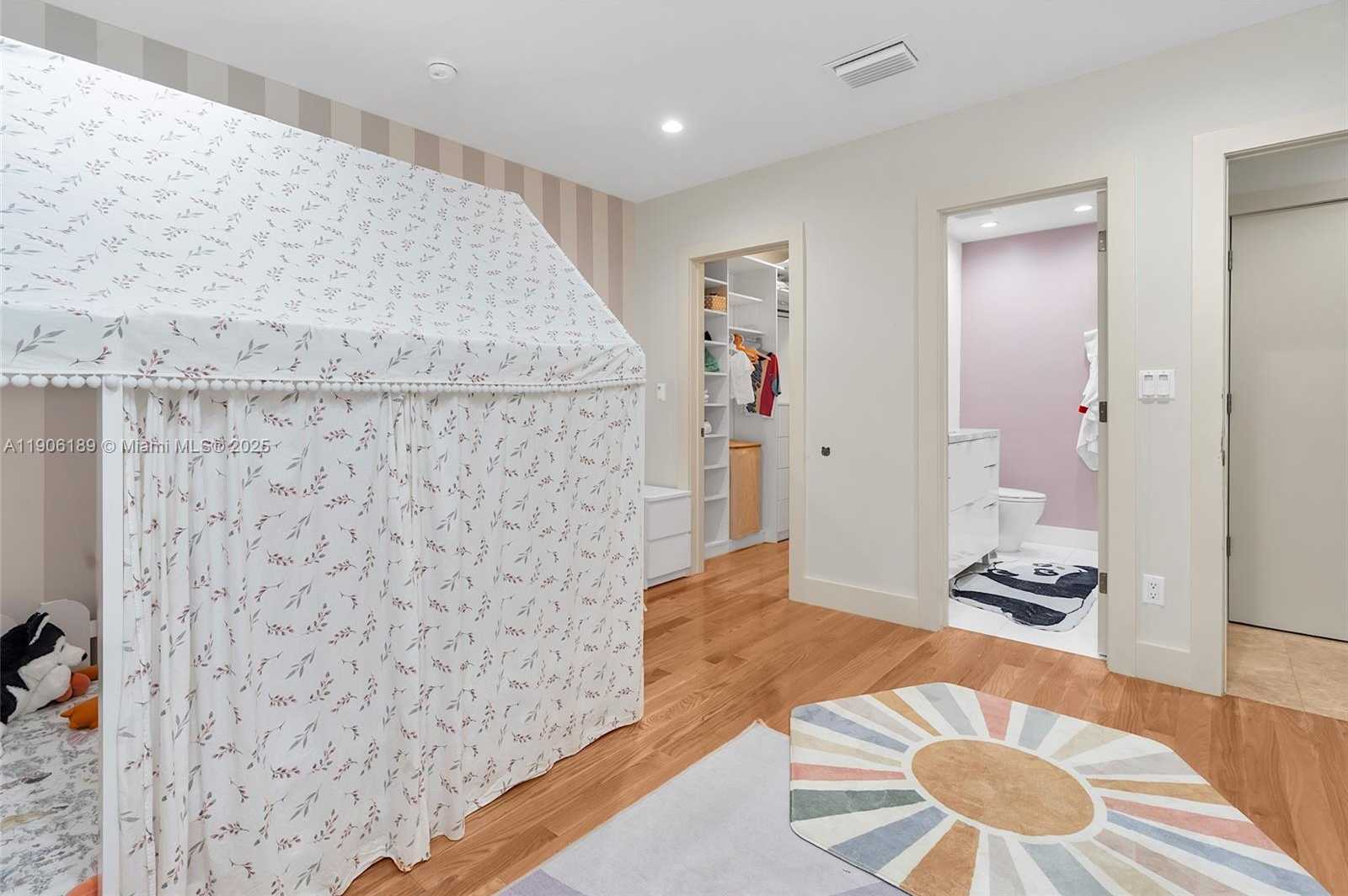 Small Image of 415 ROVINO AVE, Coral Gables Number 45