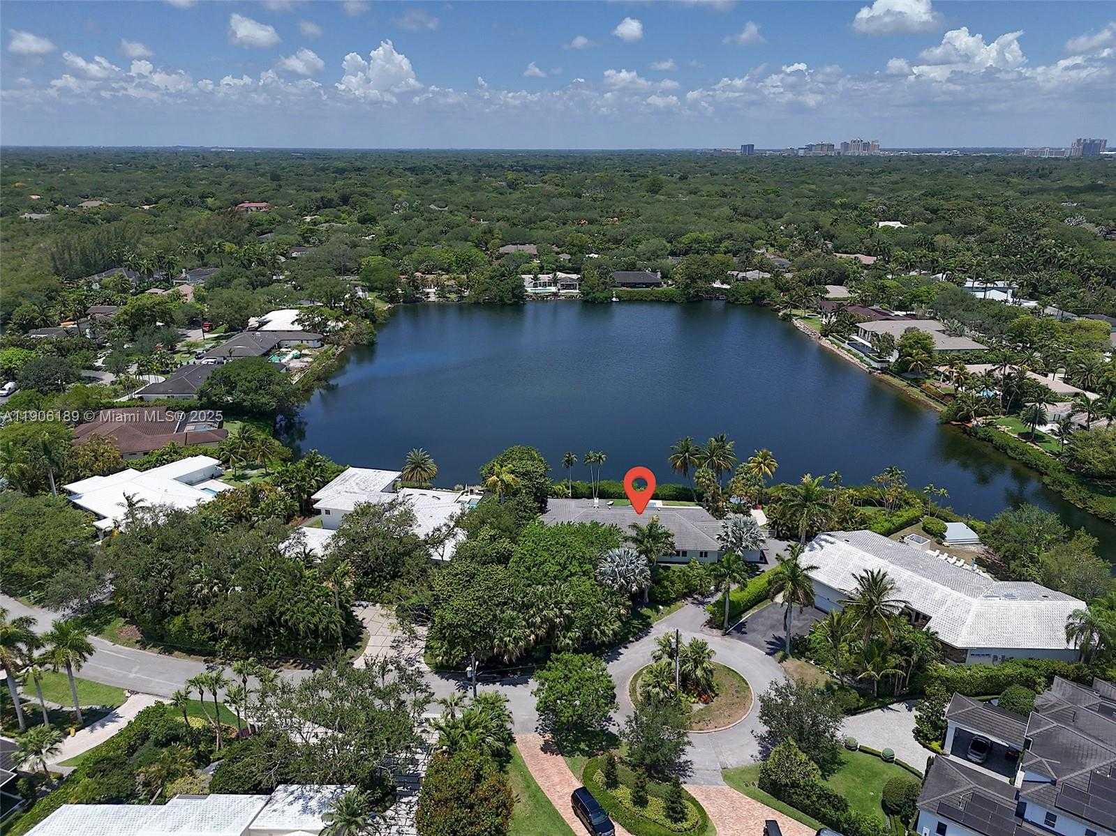 Small Image of 415 ROVINO AVE, Coral Gables Number 5