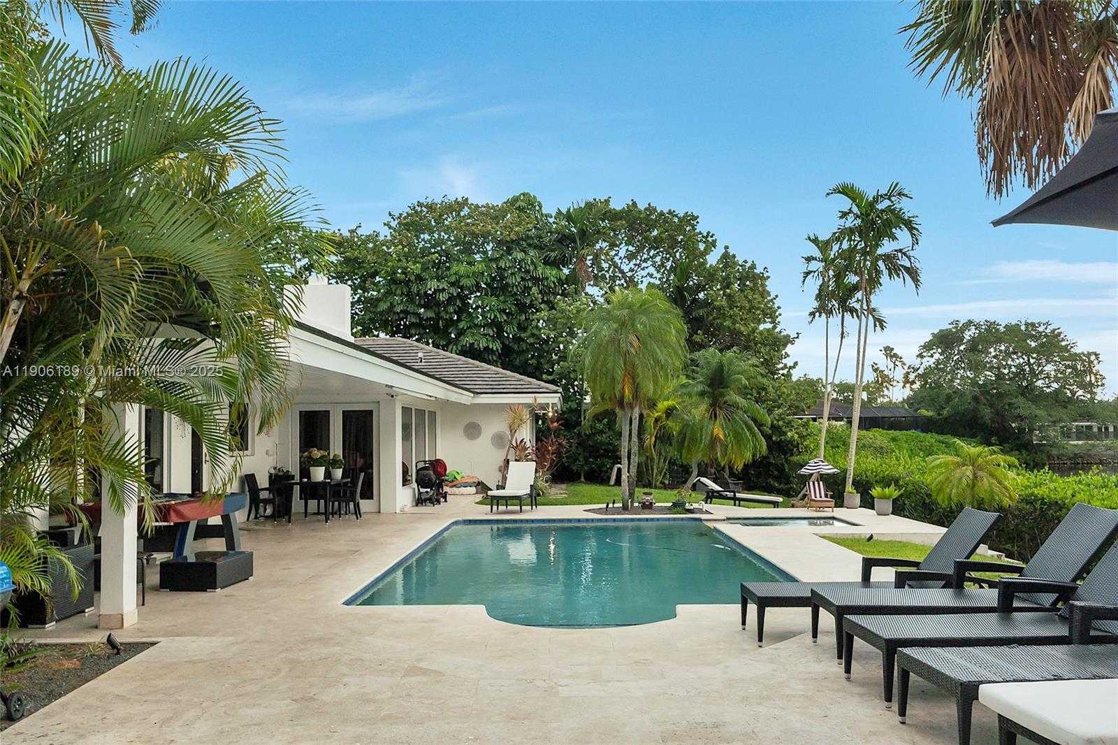 Small Image of 415 ROVINO AVE, Coral Gables Number 54