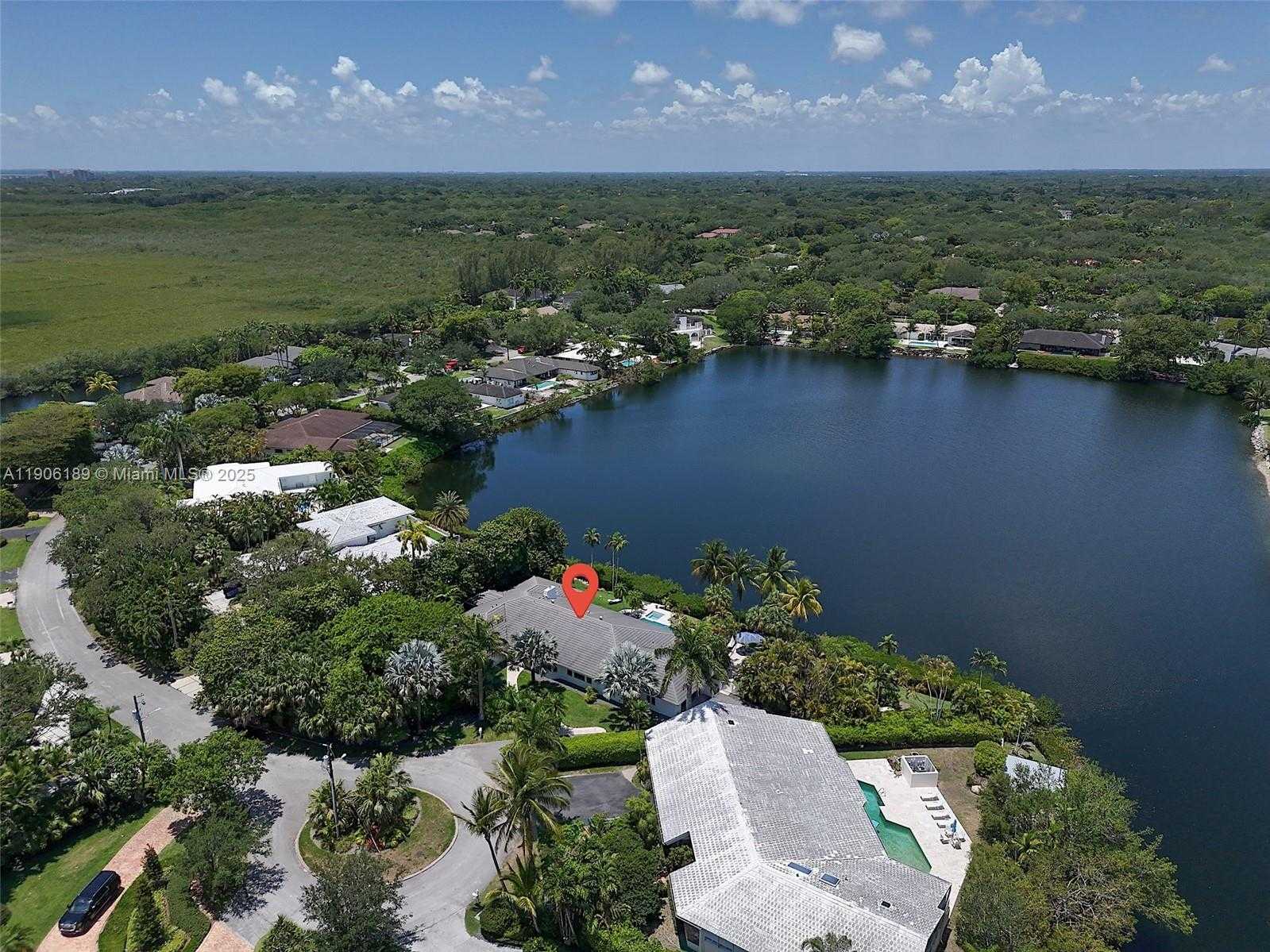 Small Image of 415 ROVINO AVE, Coral Gables Number 6