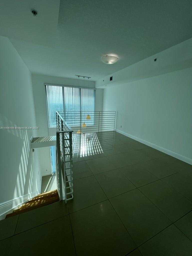 Small Image of 60 SOUTH WEST 13TH ST #3003, Miami Number 6
