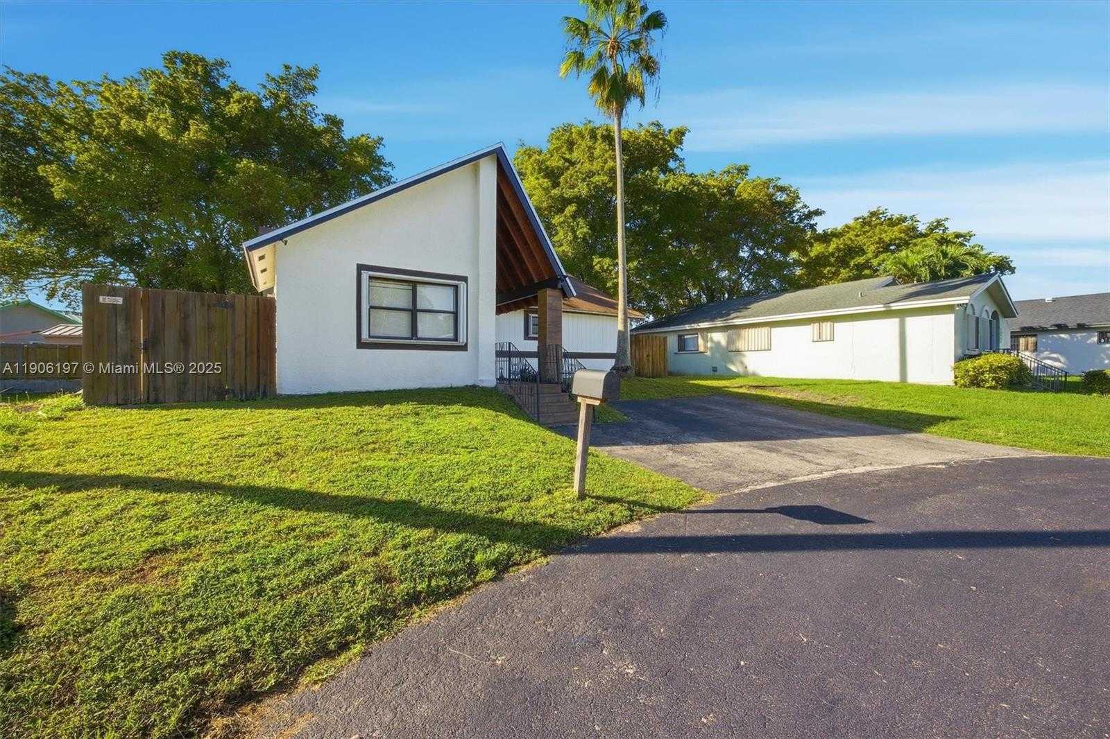 Small Image of 13550 SOUTH WEST 286TH TER #13550, Homestead Number 2