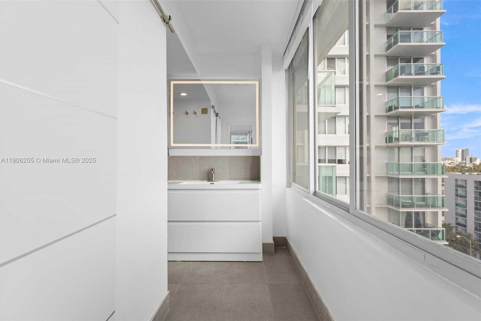 Small Image of 1000 WEST AVE #1029, Miami Beach Number 21