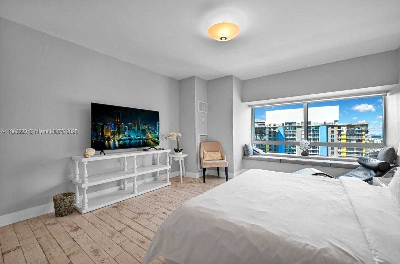 Small Image of 1435 BRICKELL AVE #3401, Miami Number 10