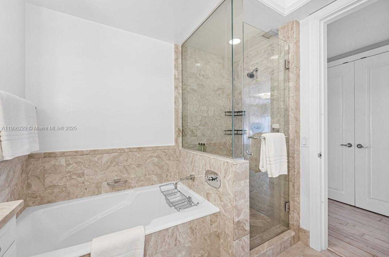 Small Image of 1435 BRICKELL AVE #3401, Miami Number 15