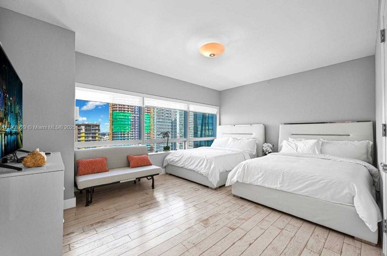 Small Image of 1435 BRICKELL AVE #3401, Miami Number 2