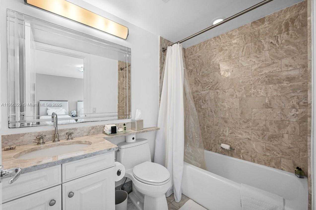 Small Image of 1435 BRICKELL AVE #3401, Miami Number 6