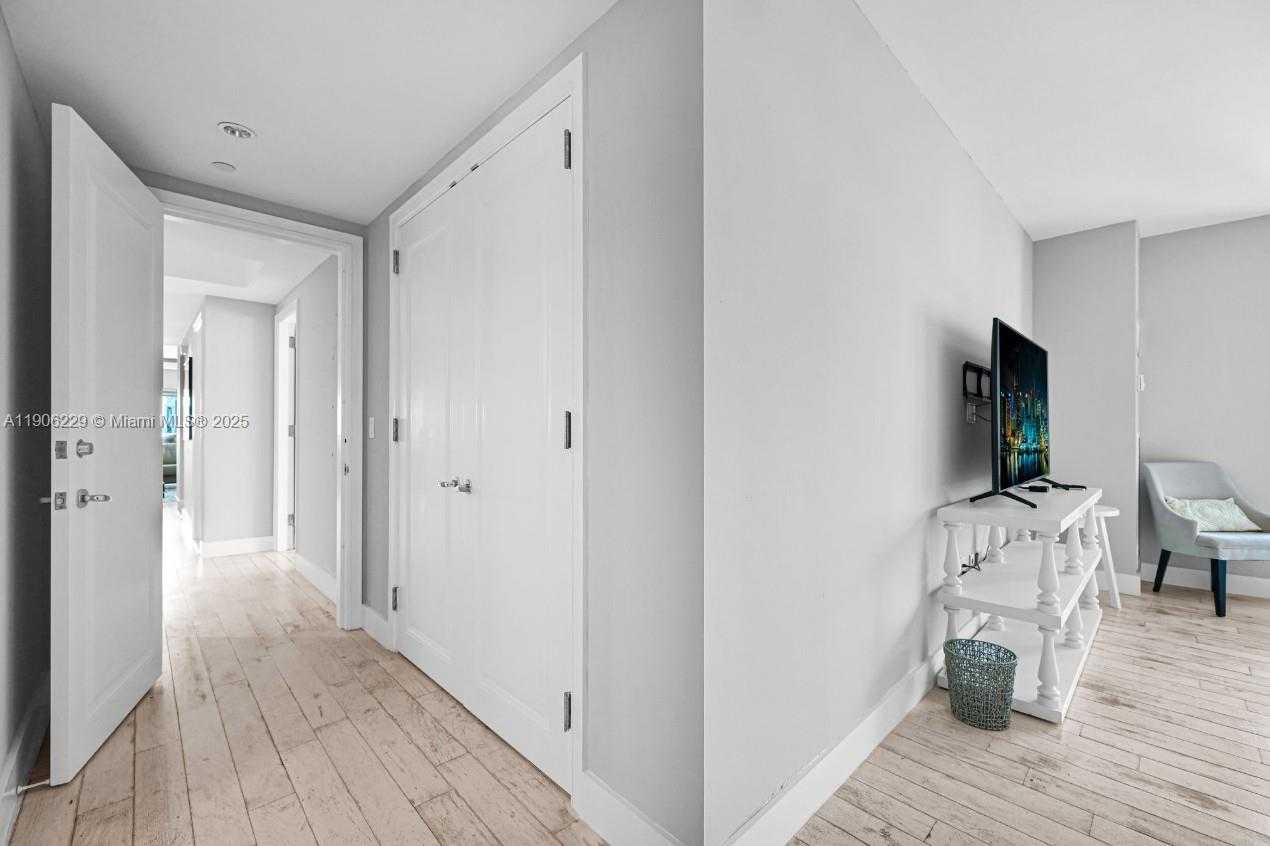 Small Image of 1435 BRICKELL AVE #3401, Miami Number 8