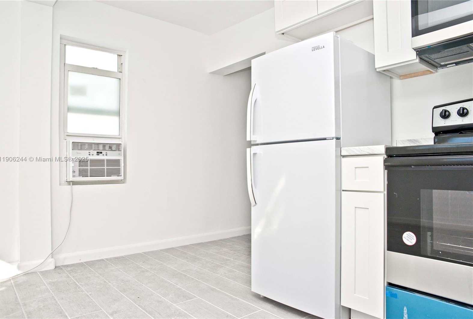 Small Image of 1323 NORTH FEDERAL HWY #2, Hollywood Number 4