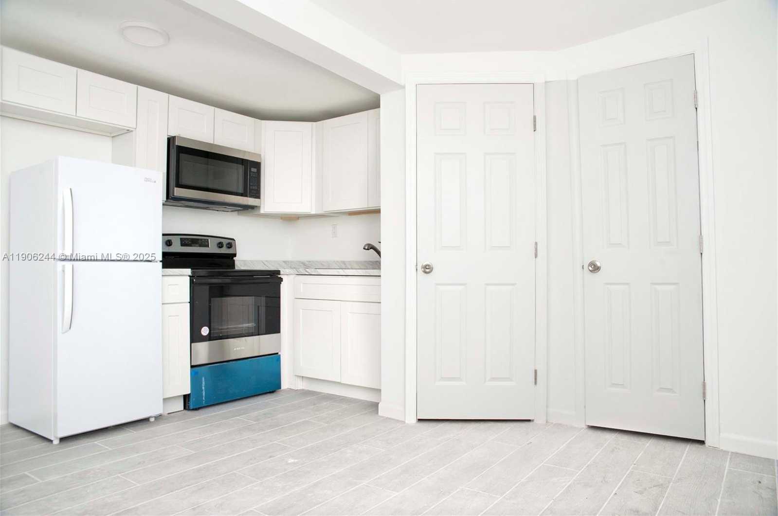 Small Image of 1323 NORTH FEDERAL HWY #2, Hollywood Number 5