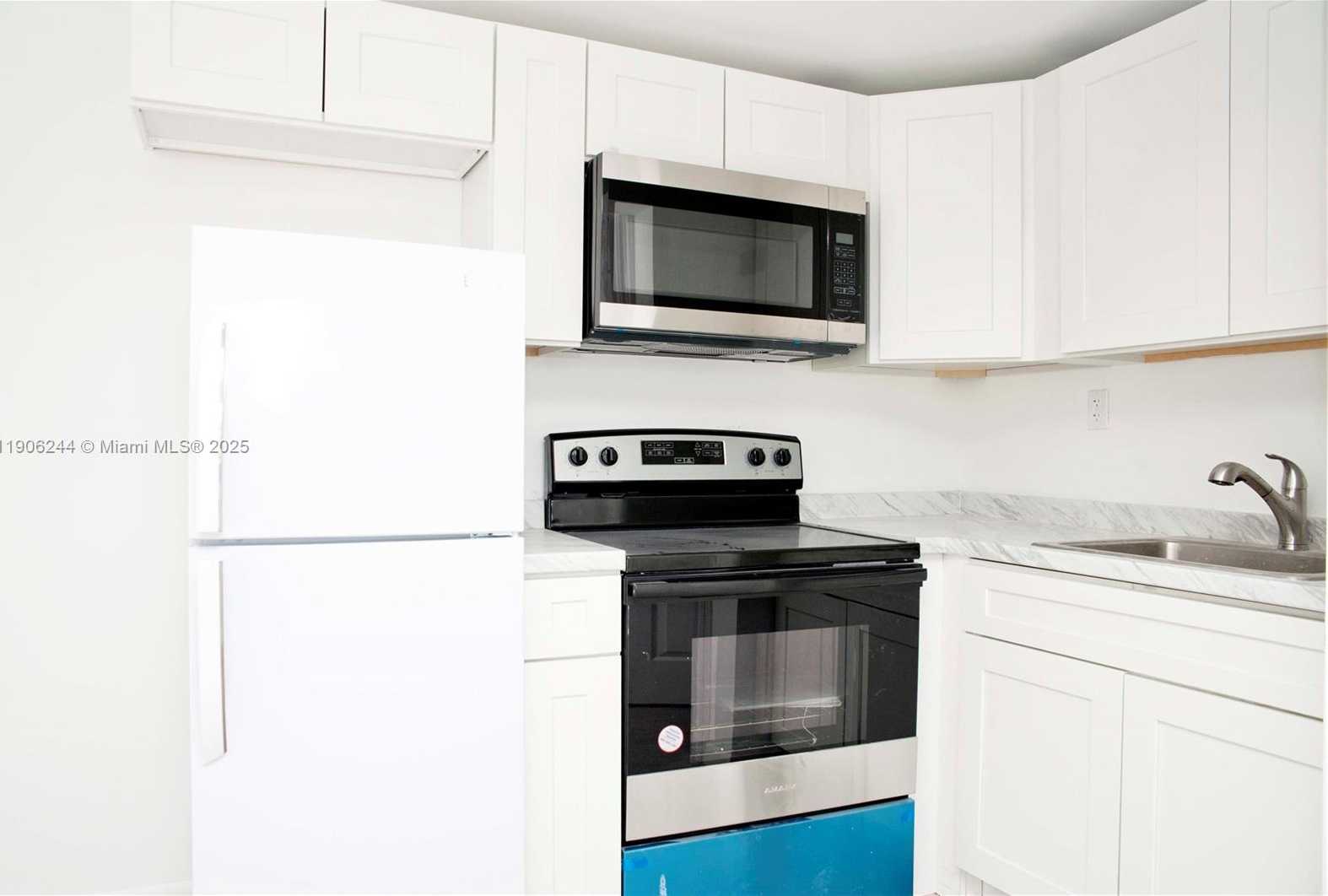 Small Image of 1323 NORTH FEDERAL HWY #2, Hollywood Number 7