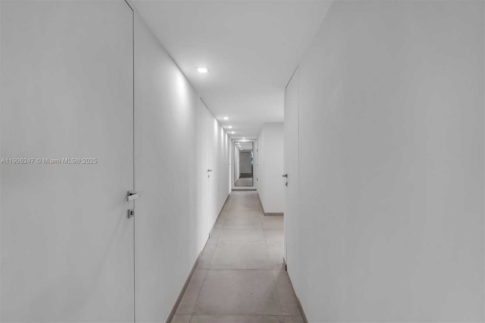 Small Image of 3 GROVE ISLE DR #C1710, Miami Number 19