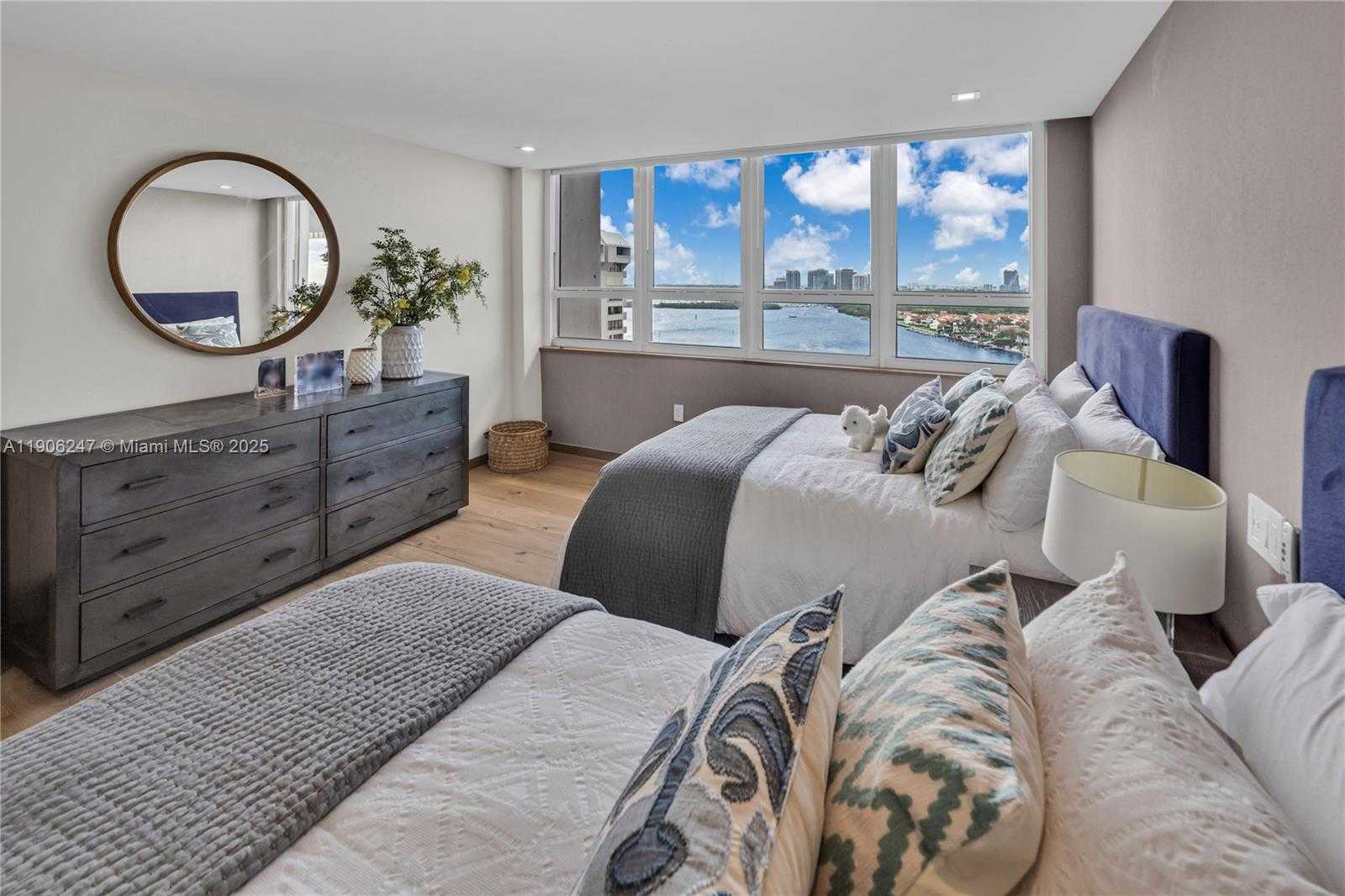 Small Image of 3 GROVE ISLE DR #C1710, Miami Number 21