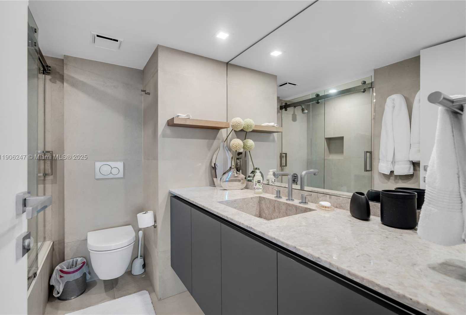 Small Image of 3 GROVE ISLE DR #C1710, Miami Number 22