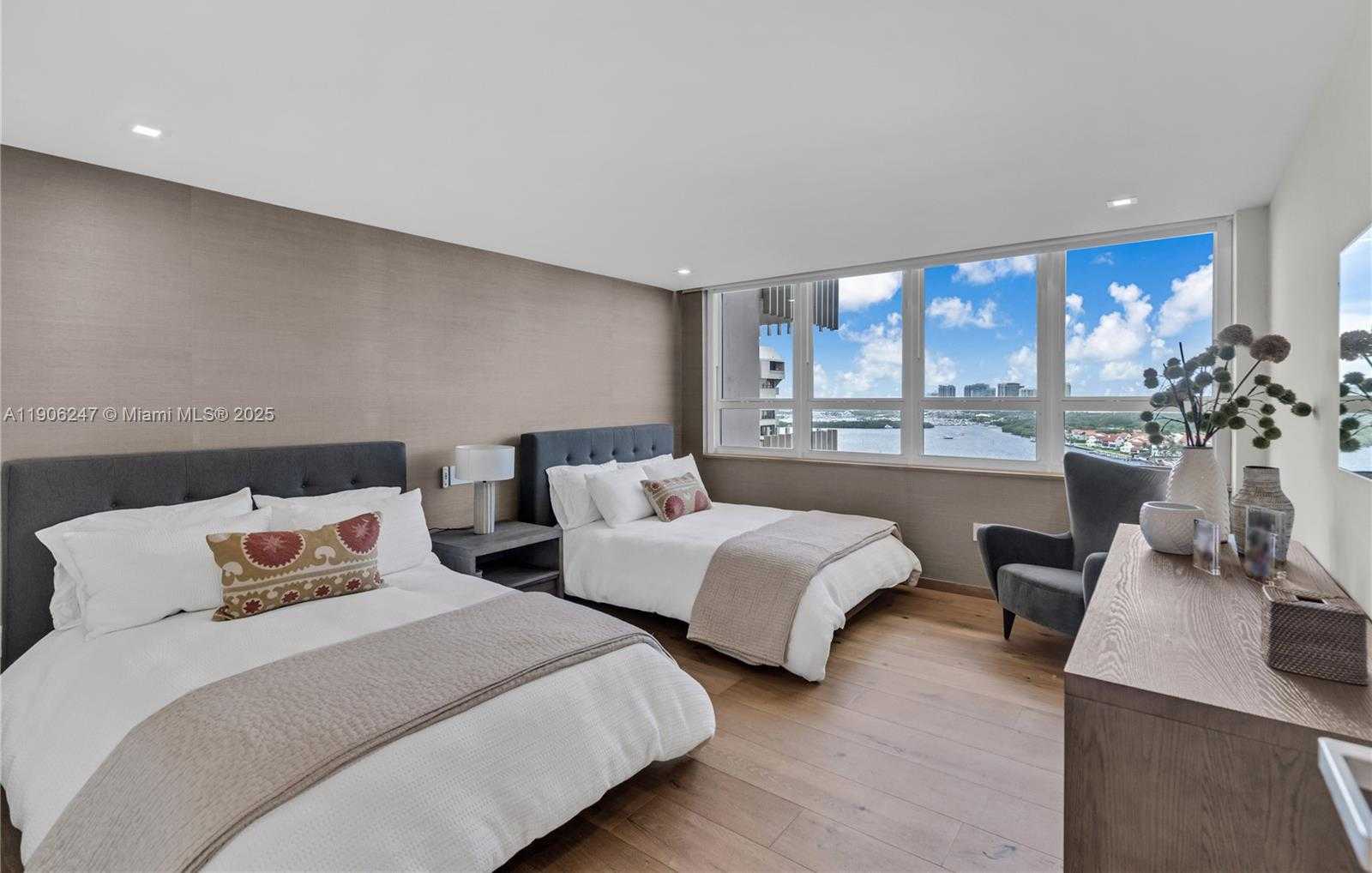 Small Image of 3 GROVE ISLE DR #C1710, Miami Number 23