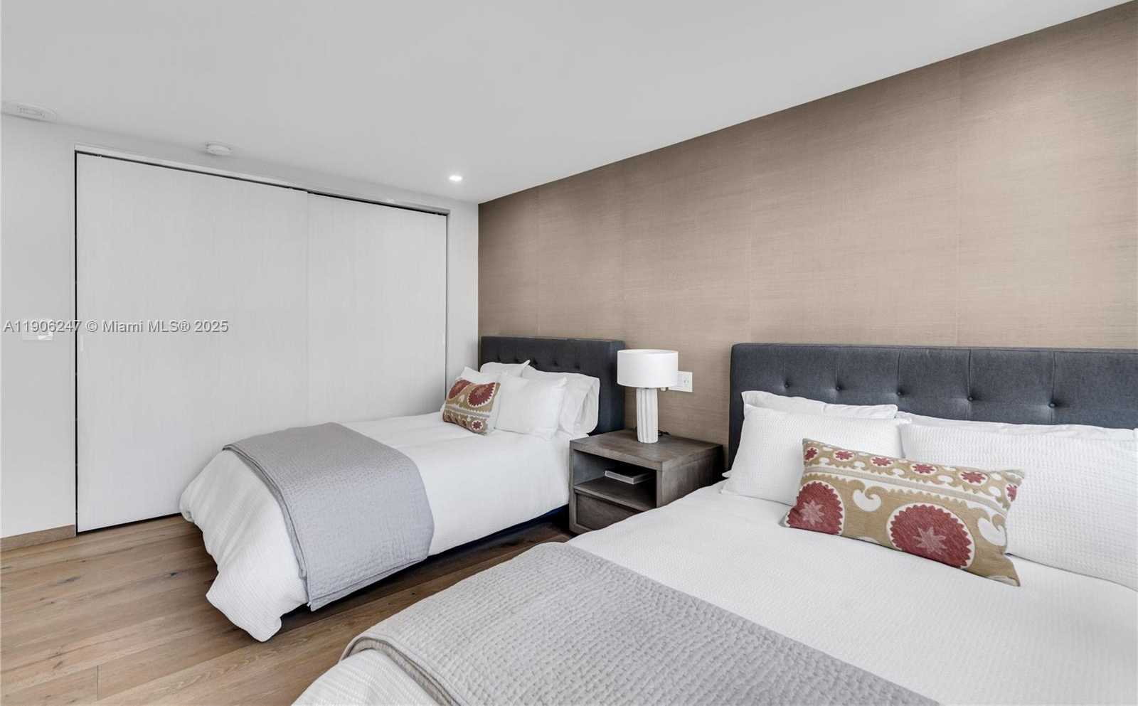 Small Image of 3 GROVE ISLE DR #C1710, Miami Number 24