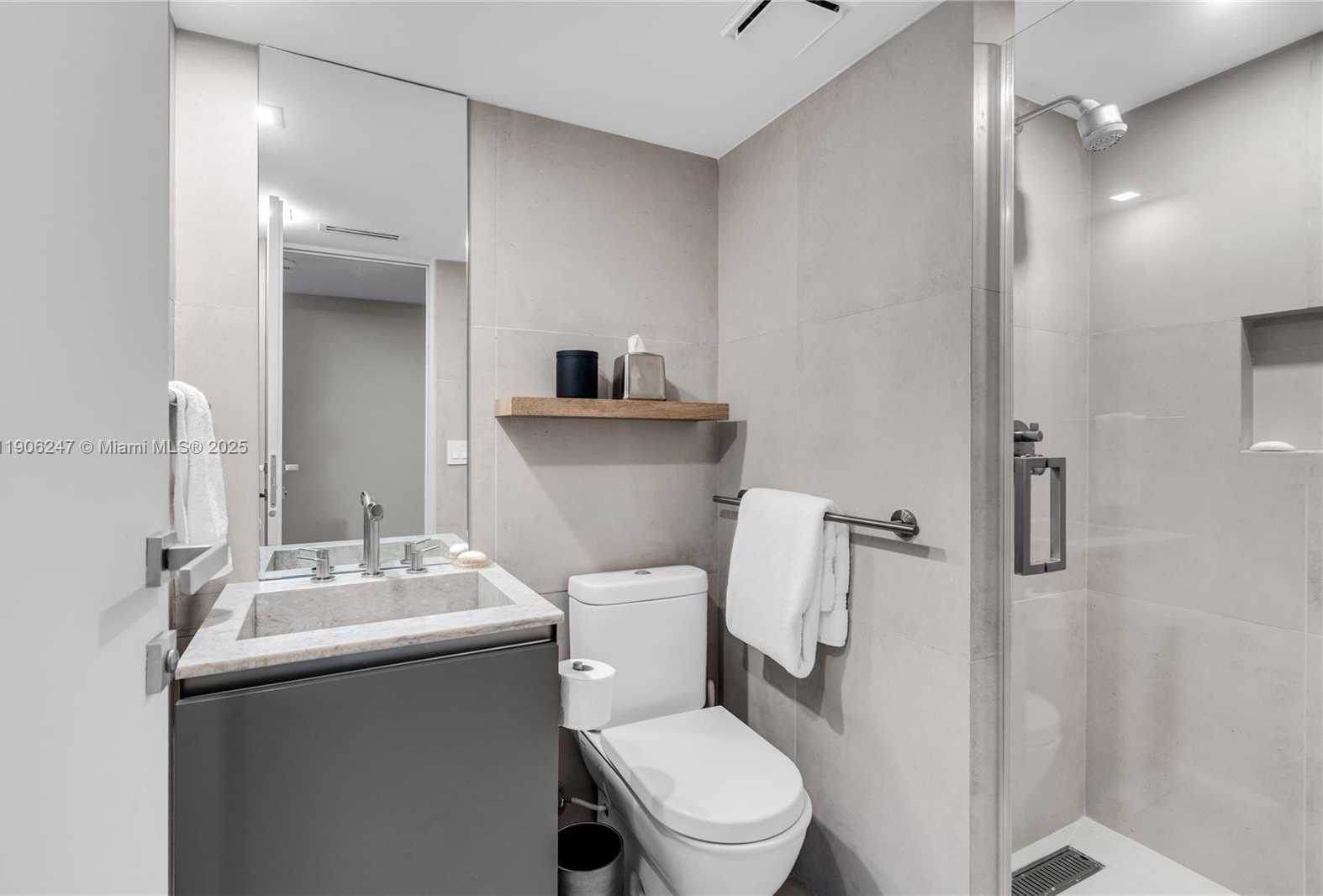 Small Image of 3 GROVE ISLE DR #C1710, Miami Number 27