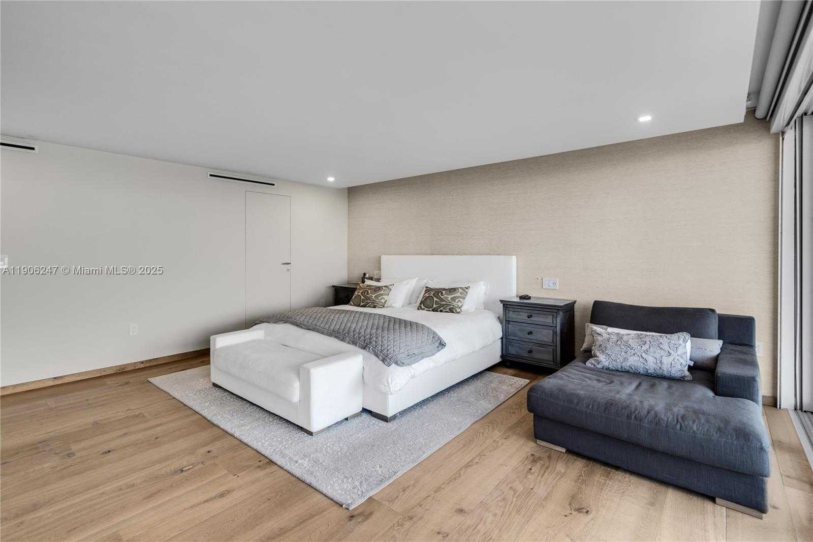 Small Image of 3 GROVE ISLE DR #C1710, Miami Number 6