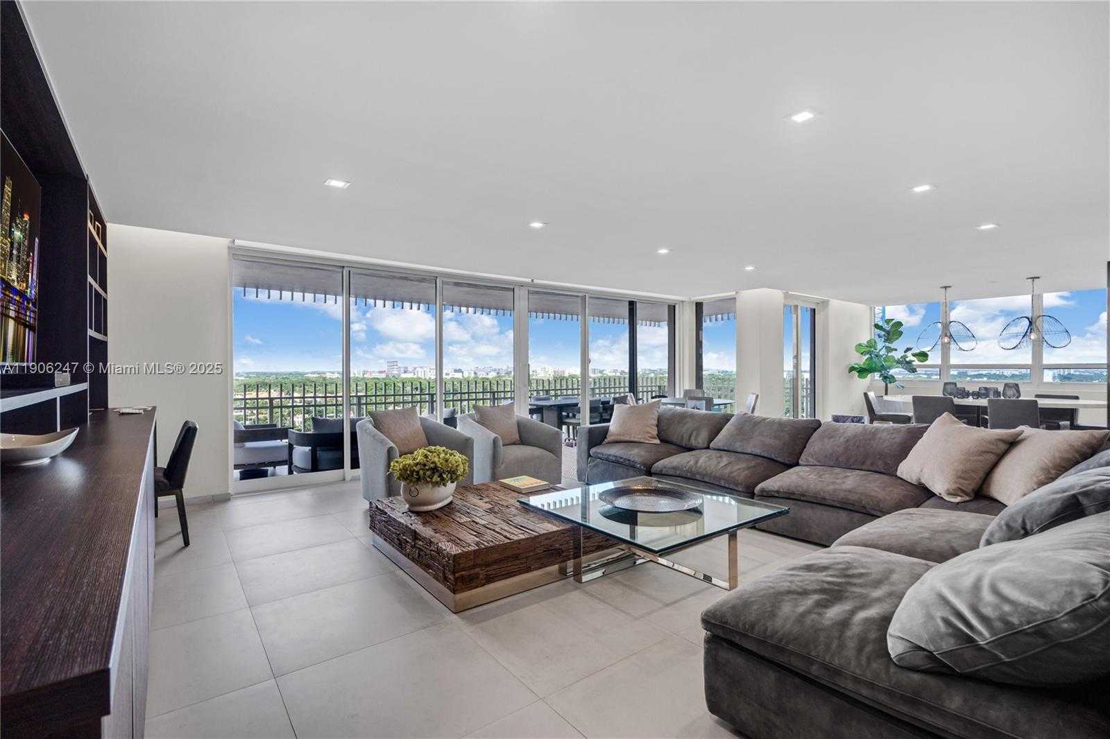 Small Image of 3 GROVE ISLE DR #C1710, Miami Number 8