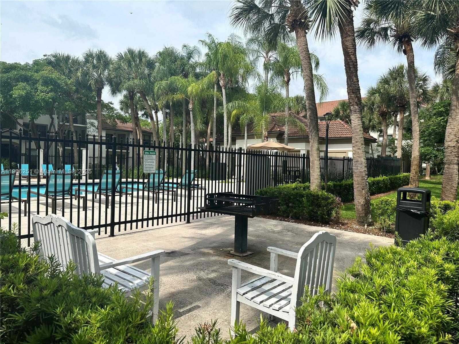 Small Image of 650 SOUTH PARK RD #35-5, Hollywood Number 13