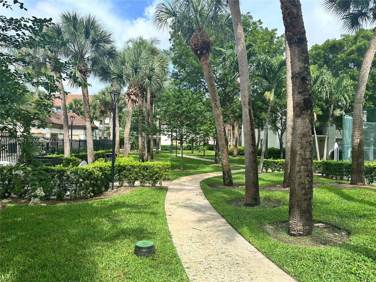 Small Image of 650 SOUTH PARK RD #35-5, Hollywood Number 9